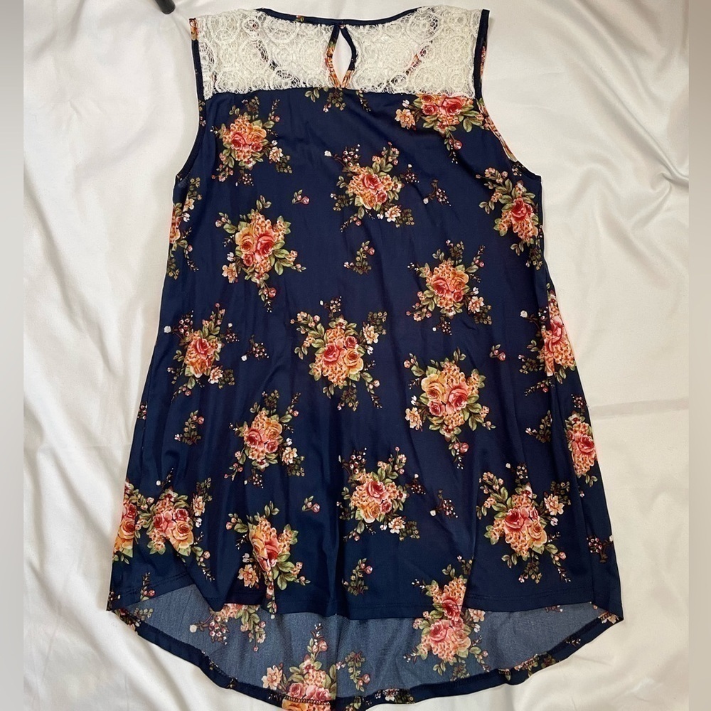 Tutta Bella maternity size large navy blue floral tank top - Picture 4 of 5